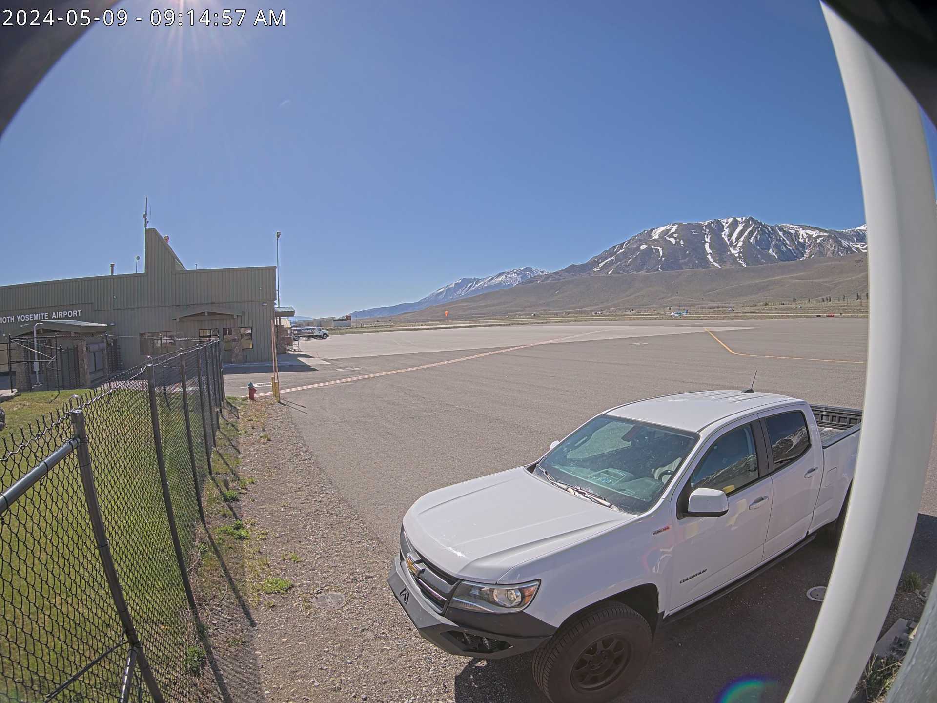 East View - Mammoth Yosemite Airport Webcams (MMH)